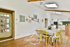 Renovated Charentaise house for sale, 6 rooms, COURCELLES (17), close to shops, with a surface area of 149m² with workshop and garden