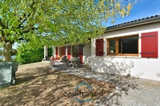 Maison DE PLAIN PIED à vendre  SAINT JEAN D'ANGELY (17) 5 pièces sur 800m² de terrain avec garage