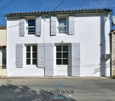 Maison à vendre 3 pièces VILLENEUVE LA COMTESSE (17)avec jardin clos de 700m² et garage