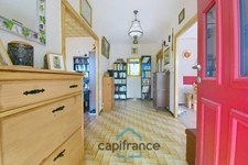 Single-story house for sale in Saint Jean d'Angely (17), 5 rooms on 800m² of land with garage