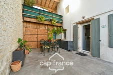 Maison rénovée à vendre 4 pièces SAINT JEAN D'ANGELY (17) avec atelier, cour et jardin potager de 421m²