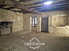 In Charente Maritime, in the town of LANDES (17380), a barn to renovate on 2313m² of wooded land. 