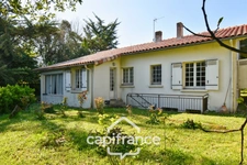 Maison PLAIN PIED  à vendre 6 pièces SAINT JEAN D'ANGELY (17) avec jardin clos et garage