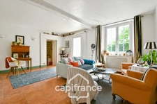Renovated Charentaise house for sale, 6 rooms, COURCELLES (17), close to shops, with a surface area of 149m² with workshop and garden