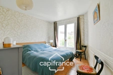 Renovated Charentaise house for sale, 6 rooms, COURCELLES (17), close to shops, with a surface area of 149m² with workshop and garden