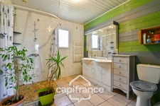 Single-storey house for sale, 4 rooms, ANNEZAY (17) with garages and enclosed garden of 1145m²