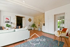 Maison charentaise rénovée à vendre 6 pièces COURCELLES (17), proche commerces, d'une superficie de 149m² avec atelier et jardin