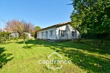 Maison PLAIN PIED  à vendre 6 pièces SAINT JEAN D'ANGELY (17) avec jardin clos et garage