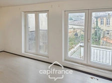 Maison à vendre 7 pièces centre ville SAINT JEAN D'ANGELY (17) avec jardin clos