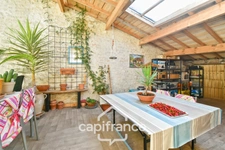 Maison rénovée à vendre 4 pièces SAINT JEAN D'ANGELY (17) avec atelier, cour et jardin potager de 421m²