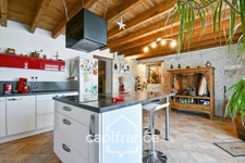 Maison à vendre 5 pièces ASNIERES LA GIRAUD (17) avec jardin, dépendances et garages