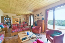 Single-story house for sale in Saint Jean d'Angely (17), 5 rooms on 800m² of land with garage