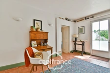 Renovated Charentaise house for sale, 6 rooms, COURCELLES (17), close to shops, with a surface area of 149m² with workshop and garden