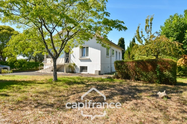 Maison à vendre  COURCELLES (17), 140m²habitables, 7 pièces sur 4800m² de terrain avec nombreuses dépendances