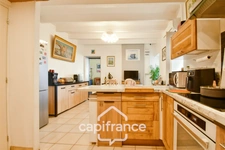 Maison rénovée à vendre 4 pièces SAINT JEAN D'ANGELY (17) avec atelier, cour et jardin potager de 421m²