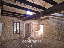 In Charente Maritime, in the town of LANDES (17380), a barn to renovate on 2313m² of wooded land. 