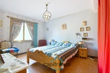 Single-story house for sale in Saint Jean d'Angely (17), 5 rooms on 800m² of land with garage