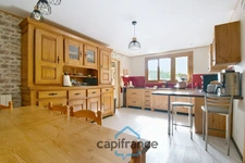 Single-story house for sale in Saint Jean d'Angely (17), 5 rooms on 800m² of land with garage