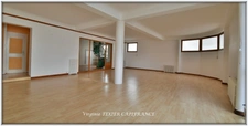 Dpt Charente Maritime (17), for sale SAINT JEAN D'ANGELY town center investment property - with a total surface area of 437 m²