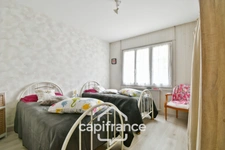 Maison à vendre de plain pied 5 pièces SAINT JEAN D'ANGELY (17) sur une parcelle de 1012m²