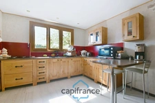 Single-story house for sale in Saint Jean d'Angely (17), 5 rooms on 800m² of land with garage
