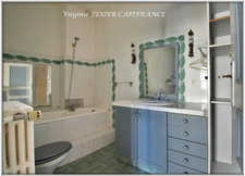 Dpt Charente Maritime (17), for sale SAINT JEAN D'ANGELY town center investment property - with a total surface area of 437 m²