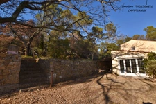 BESSE SUR ISSOLE (83) - SUPERB PROPERTY - 3 BEDROOM HOUSE - POTENTIAL - 1 GARAGE OF 20M² AND 1 OF 116M² - HUGE FLAT PLOT OF 10750M²