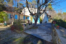 BESSE SUR ISSOLE (83) - SUPERB PROPERTY - 3 BEDROOM HOUSE - POTENTIAL - 1 GARAGE OF 20M² AND 1 OF 116M² - HUGE FLAT PLOT OF 10750M²