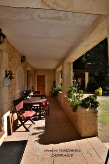CUERS - PROVENCAL MAS STYLE VILLA 7 ROOMS INCLUDING 4 BEDROOMS AND 1 OFFICE - HUGE GARAGE - LARGE STORAGE - LANDSCAPED GARDEN 2272 M² WITH SWIMMING POOL, JACUZZI AND POOL HOUSE