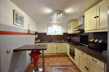 BESSE SUR ISSOLE (83) - SUPERB PROPERTY - 3 BEDROOM HOUSE - POTENTIAL - 1 GARAGE OF 20M² AND 1 OF 116M² - HUGE FLAT PLOT OF 10750M²