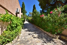 CAVALAIRE SUR MER (83) - PROPRIETE UNE MAISON DE 205 M² (EN 2 APPARTEMENTS) + T2 DE 33 M² - PISCINE AU SEL - TERRAIN DE 1500 M² CLOS ET PAYSAGE - 