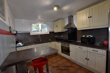 BESSE SUR ISSOLE (83) - SUPERB PROPERTY - 3 BEDROOM HOUSE - POTENTIAL - 1 GARAGE OF 20M² AND 1 OF 116M² - HUGE FLAT PLOT OF 10750M²