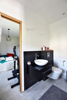 SOLLIES TOUCAS (83) - FAVORITE HOUSE OF 150 M² WITH 6 ROOMS - STUNNING VIEW - UNUSUAL, BRIGHT AND QUIET