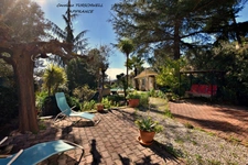 CUERS - PROVENCAL MAS STYLE VILLA 7 ROOMS INCLUDING 4 BEDROOMS AND 1 OFFICE - HUGE GARAGE - LARGE STORAGE - LANDSCAPED GARDEN 2272 M² WITH SWIMMING POOL, JACUZZI AND POOL HOUSE