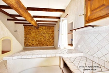 SOLLIES TOUCAS (83) - IMMEUBLE/MAISON DE VILLAGE DE 2 APPARTEMENTS + 1 LOCAL