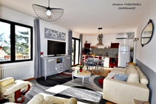 CUERS - VILLA STYLE MAS PROVENCAL 7 PIECES DONT 4 CHAMBRES ET 1 BUREAU - IMMENSE GARAGE - GRANDE REMISE - JARDIN PAYSAGE 2272 M² AVEC PISCINE, JACUZZI ET POOL HOUSE