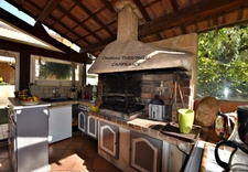 CUERS - PROVENCAL MAS STYLE VILLA 7 ROOMS INCLUDING 4 BEDROOMS AND 1 OFFICE - HUGE GARAGE - LARGE STORAGE - LANDSCAPED GARDEN 2272 M² WITH SWIMMING POOL, JACUZZI AND POOL HOUSE