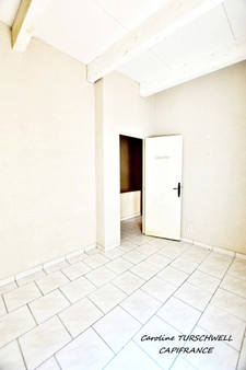 SOLLIES TOUCAS (83) - IMMEUBLE/MAISON DE VILLAGE DE 2 APPARTEMENTS + 1 LOCAL