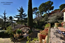 CUERS - PROVENCAL MAS STYLE VILLA 7 ROOMS INCLUDING 4 BEDROOMS AND 1 OFFICE - HUGE GARAGE - LARGE STORAGE - LANDSCAPED GARDEN 2272 M² WITH SWIMMING POOL, JACUZZI AND POOL HOUSE