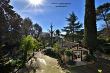 CUERS - PROVENCAL MAS STYLE VILLA 7 ROOMS INCLUDING 4 BEDROOMS AND 1 OFFICE - HUGE GARAGE - LARGE STORAGE - LANDSCAPED GARDEN 2272 M² WITH SWIMMING POOL, JACUZZI AND POOL HOUSE