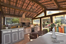 CUERS - PROVENCAL MAS STYLE VILLA 7 ROOMS INCLUDING 4 BEDROOMS AND 1 OFFICE - HUGE GARAGE - LARGE STORAGE - LANDSCAPED GARDEN 2272 M² WITH SWIMMING POOL, JACUZZI AND POOL HOUSE