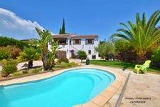 SOLLIES PONT (83) - JOLIE PROPRIETE - MAISON PRINCIPALE AVEC PISCINE, GARAGE ET STUDIO INDEPENDANT SUR TERRAIN PLAT, PAYSAGE ET CLOTURE
