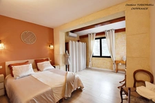 CUERS - PROVENCAL MAS STYLE VILLA 7 ROOMS INCLUDING 4 BEDROOMS AND 1 OFFICE - HUGE GARAGE - LARGE STORAGE - LANDSCAPED GARDEN 2272 M² WITH SWIMMING POOL, JACUZZI AND POOL HOUSE
