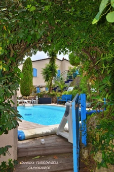 CAVALAIRE SUR MER (83) - PROPRIETE SANS TRAVAUX AVEC PISCINE - 1 MAISON PRINCIPALE ET 1 APPARTEMENT LOFT