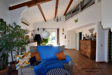 BESSE SUR ISSOLE (83) - SUPERB PROPERTY - 3 BEDROOM HOUSE - POTENTIAL - 1 GARAGE OF 20M² AND 1 OF 116M² - HUGE FLAT PLOT OF 10750M²