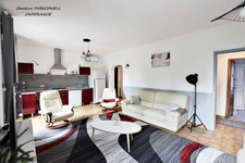 CUERS - PROVENCAL MAS STYLE VILLA 7 ROOMS INCLUDING 4 BEDROOMS AND 1 OFFICE - HUGE GARAGE - LARGE STORAGE - LANDSCAPED GARDEN 2272 M² WITH SWIMMING POOL, JACUZZI AND POOL HOUSE