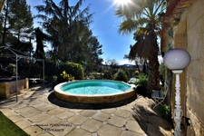 CUERS - PROVENCAL MAS STYLE VILLA 7 ROOMS INCLUDING 4 BEDROOMS AND 1 OFFICE - HUGE GARAGE - LARGE STORAGE - LANDSCAPED GARDEN 2272 M² WITH SWIMMING POOL, JACUZZI AND POOL HOUSE