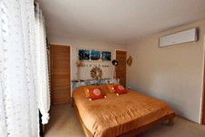 SOLLIES TOUCAS (83) - FAVORITE HOUSE OF 150 M² WITH 6 ROOMS - STUNNING VIEW - UNUSUAL, BRIGHT AND QUIET