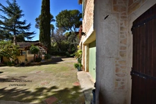 CUERS - PROVENCAL MAS STYLE VILLA 7 ROOMS INCLUDING 4 BEDROOMS AND 1 OFFICE - HUGE GARAGE - LARGE STORAGE - LANDSCAPED GARDEN 2272 M² WITH SWIMMING POOL, JACUZZI AND POOL HOUSE