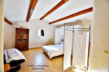 BESSE SUR ISSOLE (83) - SUPERB PROPERTY - 3 BEDROOM HOUSE - POTENTIAL - 1 GARAGE OF 20M² AND 1 OF 116M² - HUGE FLAT PLOT OF 10750M²